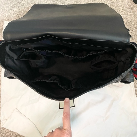 GUCCI GG SUPREME Black Diaper Bag - Picture 6 of 11